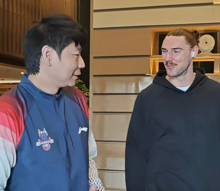 山东男篮紧急补强引援 斯蒂尔加盟应对克里斯伤