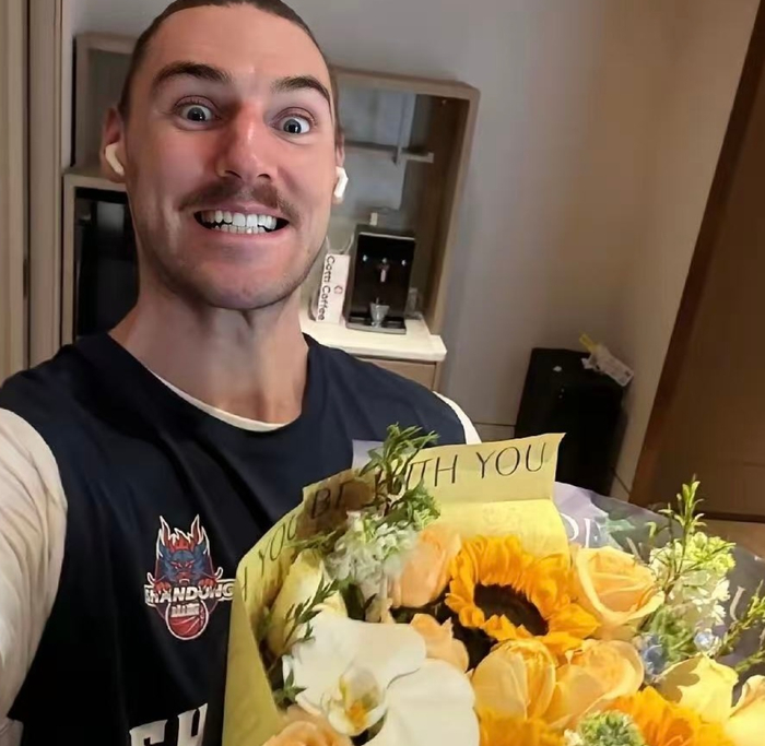 山东男篮紧急补强引援 斯蒂尔加盟应对克里斯伤