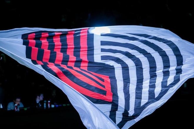 波特兰开拓者队控股权易主汤姆-邓登投资集团