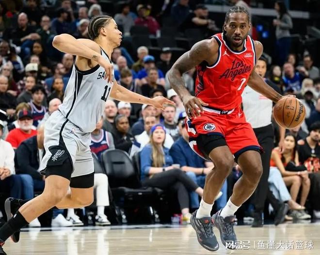 快船惨败马刺内线暴露致命短板 伦纳德带伤奋战