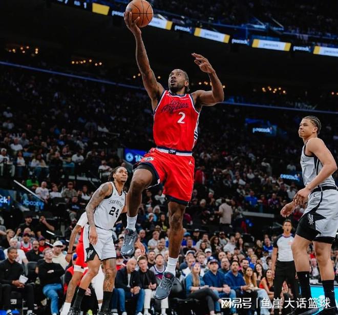 快船惨败马刺内线暴露致命短板 伦纳德带伤奋战