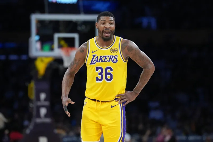 斯马特伤退控球责任悬空 湖人失望两大核心伤情