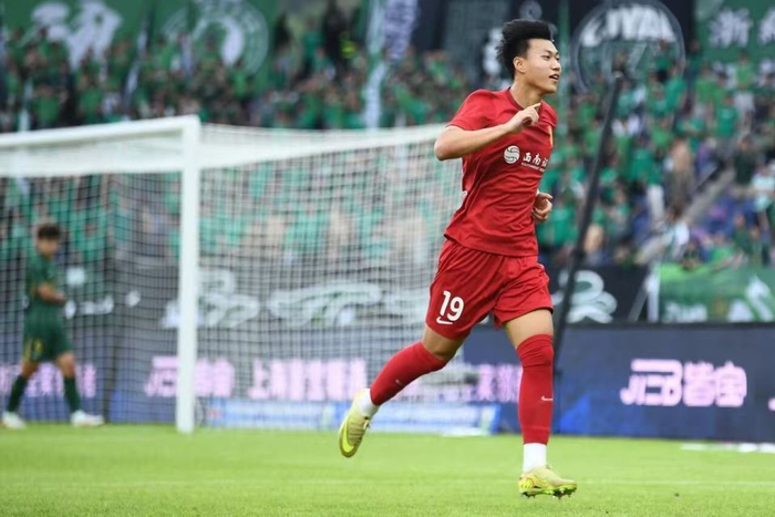 杜月徵头球扳平 铜梁龙主场逼平青岛西海岸