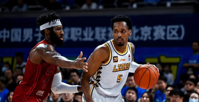 广东男篮季后赛惨败暴露阵容隐患，调整迫在眉
